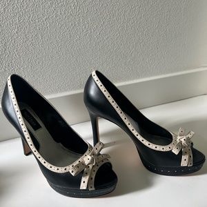 White House Black Market Bow Heels